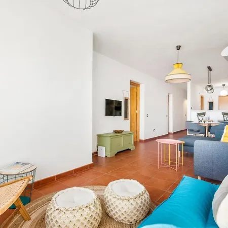 Artistic Beachfront With Ocean Views Appartamento